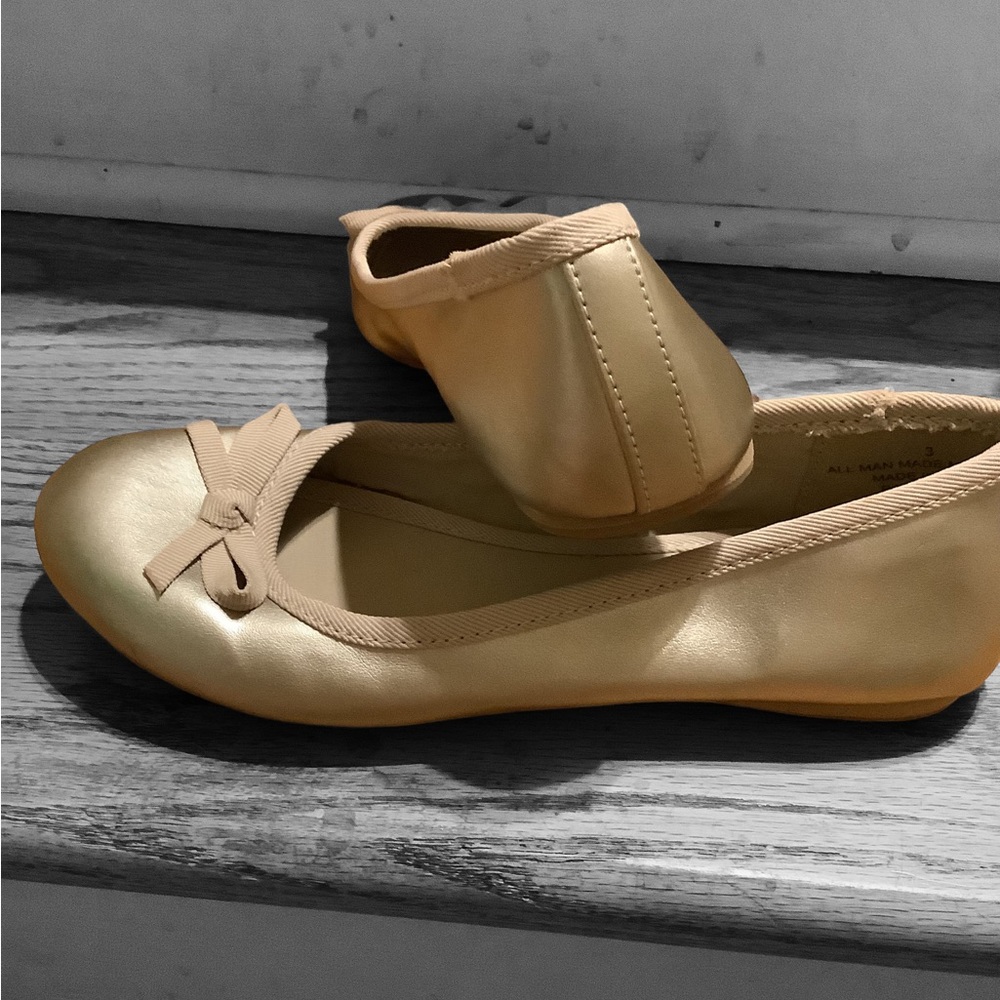 Limited Too gold flats. Size 3. Like new.